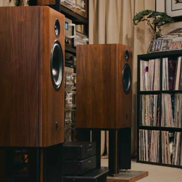 B300 Speaker Listening Room Image